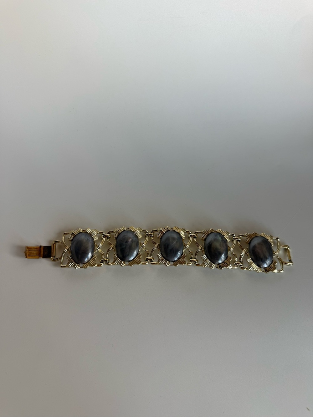 Vintage Coro Pegasus Mother of Pearl Cabochon Gold Tone Bracelet 7” Pat Pend